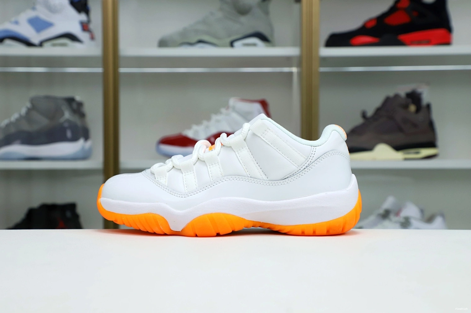 AIR RETRO WMNS CITRUS' LOW JORDAN 'BRIGHT 11 0727
